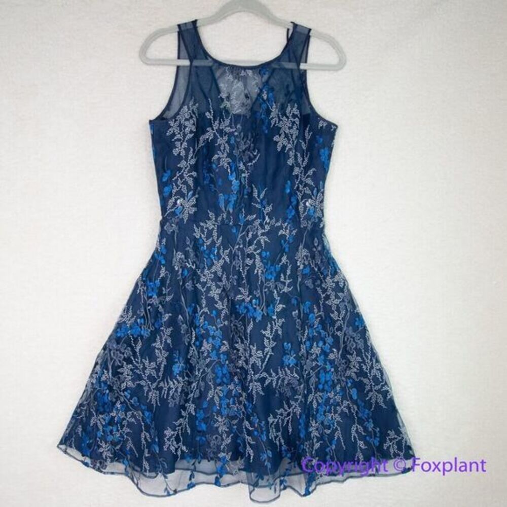 New! White House Black Market blue embroidered fit and flare dress, size 6‎ - Picture 2 of 16
